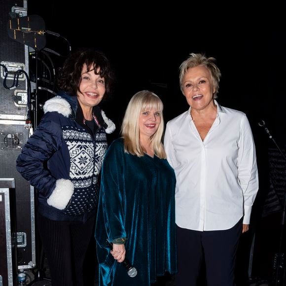 Exclusif - Isabelle Mergault, Isabelle Nanty et Muriel Robin - Surprises - Backstage de l'enregistrement de l'émission "La Chanson secrète 5", qui sera diffusée le 11 janvier 2020 sur TF1, à Paris. Le 17 décembre 2019
© Gaffiot-Perusseau / Bestimage