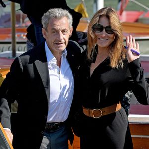 L'ancien président français Nicolas Sarkozy et sa femme Carla Bruni-Sarkozy arrivent à l'aéroport de Venise-Marco Polo et prennent un bateau-taxi lors du 80ème festival international du film de Venise, La Mostra, à Venise, Italie, le 2 septembre 2023. © ANSA/ZUMA Press/Bestimage