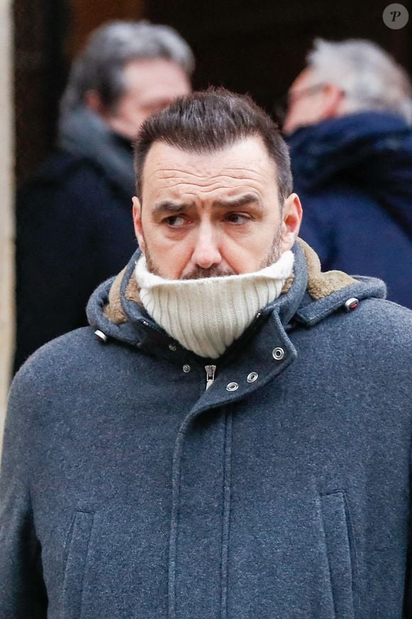 Cyril Lignac à la sortie des obsèques de Jean-Luc Petitrenaud en l'église Saint-Pierre-du-Gros-Caillou à Paris, France, le 17 janvier 2025. © Christophe Clovis/Bestimage