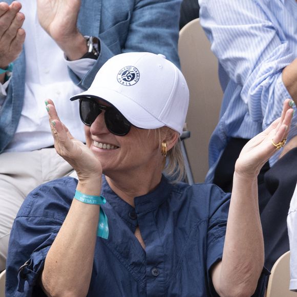 Anne-Elisabeth Lemoine en tribunes lors des Internationaux de France de Tennis de Roland Garros 2025, à Paris, France, le 7 juin 2025. © Cyril Moreau/Bestimage