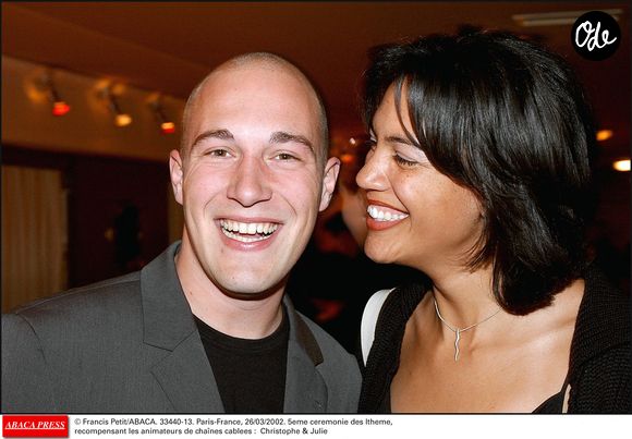 Christophe et Julie lors de la 5ème cérémonie des Ithème, récompensant les animateurs de chaînes cablées, Paris, France, le 26/03/2002. Crédit Francis Petit/Abaca