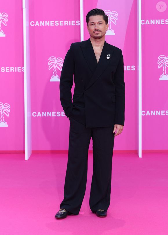 Charlie Barbier au photocall de la soirée d'ouverture du festival Canneseries saison 8 au palais des festivals à Cannes le 24 avril 2025.

© Denis Guignebourg / Bestimage