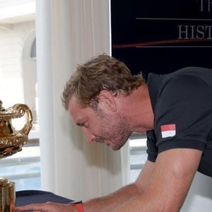 Pierre Casiraghi - Le prince Albert II de Monaco a félicité les vainqueurs de l'Admiral’s Cup 2025, les 2 équipages du Yacht Club menés par Pierre Casiraghi, vice-président du Y.C.M. à la barre de Jolt 6 et Peter Harrison sur Jolt 3 le 14 septembre 2025.

© Claudia Albuquerque / Bestimage