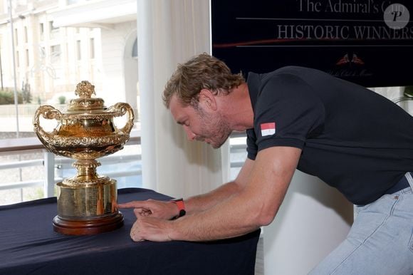 Pierre Casiraghi - Le prince Albert II de Monaco a félicité les vainqueurs de l'Admiral’s Cup 2025, les 2 équipages du Yacht Club menés par Pierre Casiraghi, vice-président du Y.C.M. à la barre de Jolt 6 et Peter Harrison sur Jolt 3 le 14 septembre 2025.

© Claudia Albuquerque / Bestimage