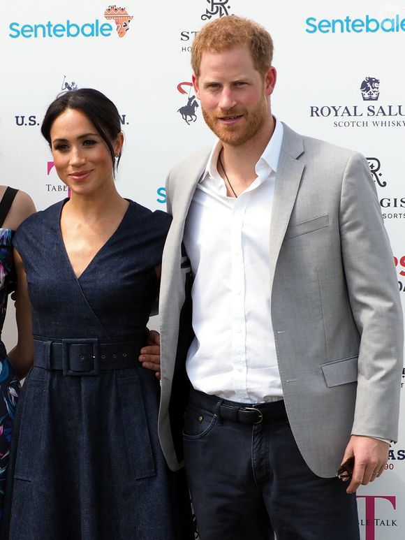 En 2006, il avait créé cette ONG de bienfaisance pour venir en aide aux jeunes du Lesotho.

Le prince Harry et Meghan Markle à la Coupe ISP Hanz de Sentebale à Windsor au Royaume-Uni, le 26 juillet 2018.

Photo : Agence / Bestimage