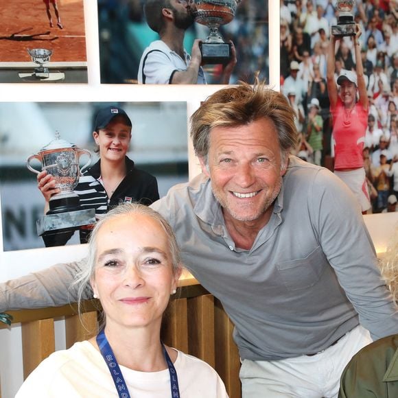 Exclusif - Delphine Ernotte-Cunci (Présidente de France TV) et Laurent Delahousse au déjeuner dans la loge de France Télévision lors des internationaux de France de Tennis de Roland Garros 2025 (Jour 10), à Paris, France, le 3 Juin 2025. © Bertrand Rindoff/Bestimage