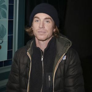 “J’ai dans mon lit la femme de ma vie, elle s’était barrée puis elle m’a repris”, chante-t-il

Exclusif - Ben Mazué, Bernard Montiel - Enregistrement de l'émission "Olympiascope", présentée par B.Montiel, et diffusée le 21 février sur Olympia TV, une chaîne du groupe Canal+ et en replay sur myCANAL, à Paris, France, le 5 janvier 2023. © Jack Tribeca/Bestimage