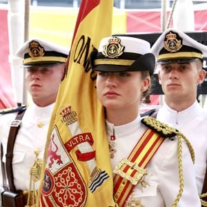 Après plusieurs mois en mer à bord du navire-école Juan Sebastian de Elcano, la princesse Leonor d'Espagne a débarqué à New York

La princesse Leonor d'Espagne est le porte-drapeau lors de la cérémonie du drapeau de New York à bord du navire-école Juan Sebastian de Elcano 
LALO YASKY / BESTIMAGE