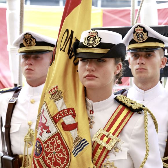 Après plusieurs mois en mer à bord du navire-école Juan Sebastian de Elcano, la princesse Leonor d'Espagne a débarqué à New York

La princesse Leonor d'Espagne est le porte-drapeau lors de la cérémonie du drapeau de New York à bord du navire-école Juan Sebastian de Elcano 
LALO YASKY / BESTIMAGE