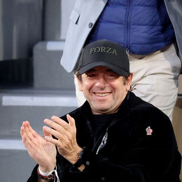 Patrick Bruel dans les tribunes des Internationaux de France de tennis de Roland Garros 2024 à Paris, France, le 2 juin 2024. © Jacovides-Moreau/Bestimage