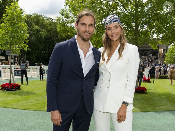 Théo Fleury et sa compagne Camille Cerf - Prix de Diane Longines à l'hippodrome de Chantilly. © Pierre Perusseau/Bestimage