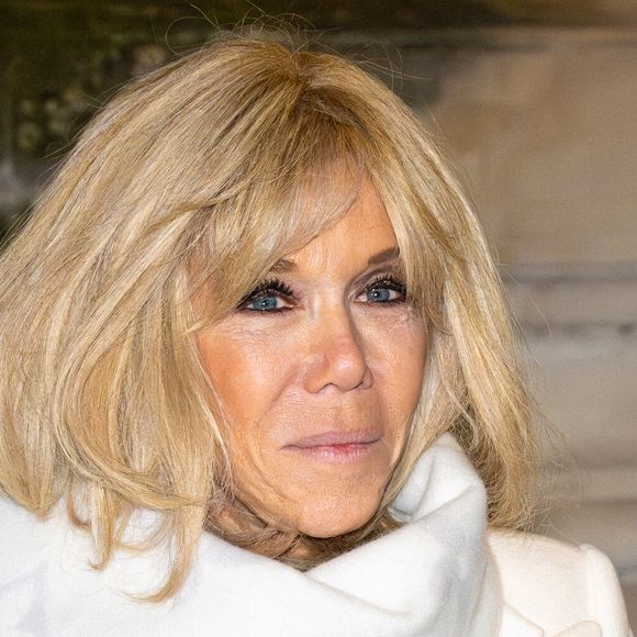 Brigitte Macron lors du vernissage de l'exposition Sculpter les sens d'Iris van Herpen au musée des Arts décoratifs à Paris, France, le 28 novembre 2023. Photo by Mischa Schoemaker/ABACAPRESS.COM