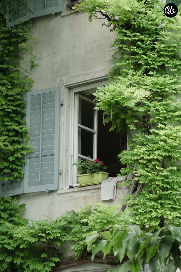 Le phénomène de dépression fait s'infiltrer l'air chaud extérieur à l'intérieur du logement.