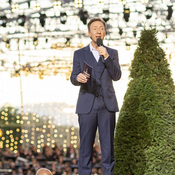 Stéphane Bern lors du 10ème anniversaire du "Grand Concert de Paris" au pied de la Tour Eiffel sur le Champ-de-Mars à Paris, France, le 14 juillet 2023. © Perusseau-Veeren/Bestimage