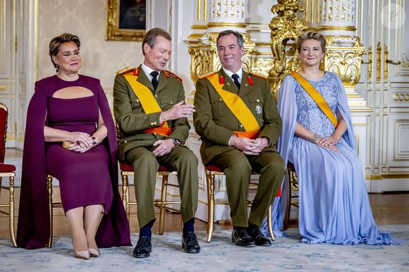 Grand-duc Henri de Luxembourg, grande-duchesse Maria Teresa de Luxembourg, prince Guillaume (héritier du trône de Luxembourg), Stéphanie de Lannoy (future grande-duchesse de Luxembourg) : cérémonie d'adieu au Palais Grand-Ducal dans le cadre des festivités marquant le changement de souverain au Luxembourg. Premier jour des célébrations à Luxembourg. Photo : Dana Press / Bestimage