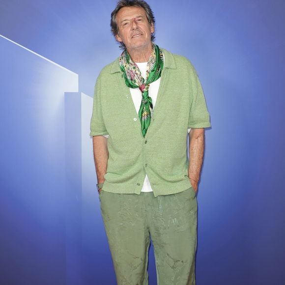 Aujourd'hui, c'est sa soeur Marie-Laure qui habite à l'interieur

Jean-Luc Reichmann - Photocall de l’Upfront 2026 de TF1 à la Seine Musicale à Boulogne-Billancourt le 18 juin 2026. C’est à l’occasion de sa traditionnelle présentation aux annonceurs («upfront») que le groupe TF1 a choisi d’annoncer ce jeudi soir la concrétisation de son accord de distribution signé avec il y a un an jour pour jour avec Netflix. © Coadic Guirec/Bestimage