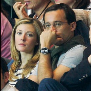 Ce mardi, Jean-Luc Delarue aurait eu 61 ans. 

Jean-Luc Delarue et Elisabeth Bost au Parc des Princes lors d'un Classico PSG / OM © Guillaume Gaffiot Bestimage