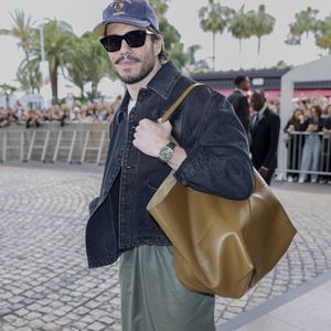 François Civil se rend à l'Hôtel Martinez pour assister à une projection avant le 78ème Festival de Cannes le 15 mai 2025 à Cannes, France. Photo by Marco Piovanotto/ABACAPRESS.COM