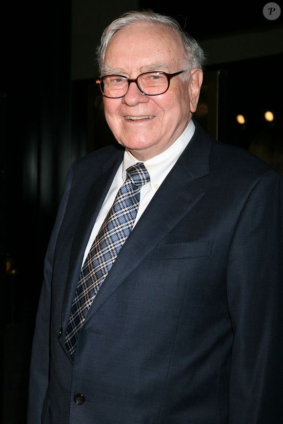 L’exemple le plus célèbre est celui des "douves et du château", une image qui illustre son principe d’"economic moat", ou avantage concurrentiel durable. 

Warren Buffett assiste à la première de 'Wall Street : Money Never Sleeps' présenté par Twentieth Century Fox et Knight Capital Group au Ziegfeld Theater à New York, NY, USA le 20 septembre 2010. Photo by Dave Allocca/Startraks/ABACAPRESS.COM
