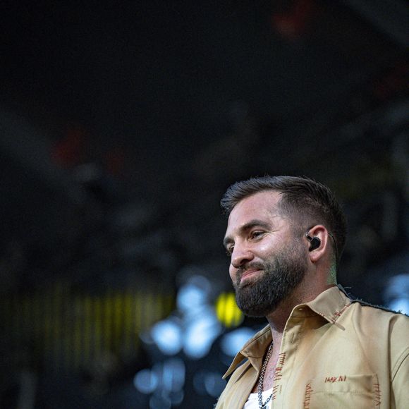 Kendji Girac en concert lors du festival de musique du Printemps de Perouges au Chateau de Saint-Maurice-de-Remens le 29 juin 2025. © Sandrine Thesillat / PsNewZ / Bestimage