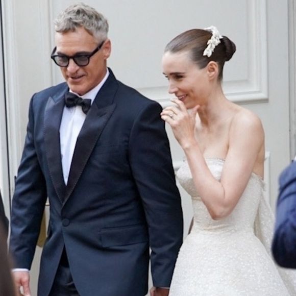 Le couple hollywoodien est sorti main dans la main de l’hôtel Carlton

Rooney Mara et Joaquin Phoenix à la sortie de l'hôtel Carlton à Cannes le 16 mai 2025. 
Backgrid USA / Bestimage