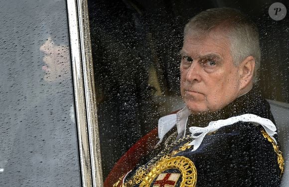 A la suite de l'affaire Jeffrey Epstein, le prince Andrew se fait très discret.

Le prince Andrew arrive à la messe de Requiem de la duchesse de Kent, à la cathédrale de Westminster, dans le centre de Londres. © PA Photo/ Bestimage