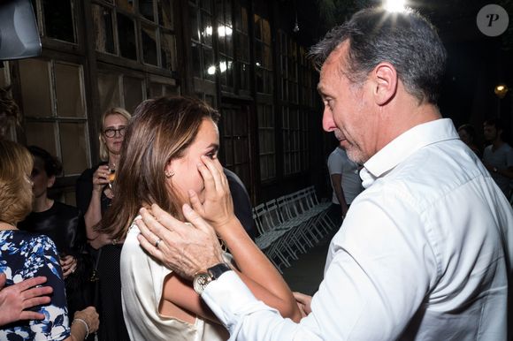 Pauline Ducruet très émue dans les bras de son père Daniel Ducruet, lui aussi très ému, lors du défilé de la première collection de sa marque de vêtements Alter Designs, printemps-été 2020, à La Cartonnerie à Paris le 18 juin 2019. © Cyril Moreau/Bestimage