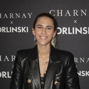 Le docteur est également père de cinq autres enfants, issus de trois mères différentes. Parmi eux figure Sarah Saldmann, l’avocate médiatique bien connue des plateaux de télévision, qui a récemment officialisé sa relation amoureuse avec Luc Besson.

Sarah Saldmann lors de la soirée Charnay x Orlinski à l'occasion du lancement de leur collection capsule exclusive à L'Atelier Vendôme à Paris le 13 novembre 2025.

© Jack Tribeca / Bestimage