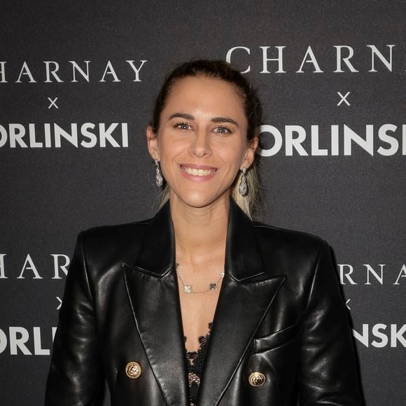 Le docteur est également père de cinq autres enfants, issus de trois mères différentes. Parmi eux figure Sarah Saldmann, l’avocate médiatique bien connue des plateaux de télévision, qui a récemment officialisé sa relation amoureuse avec Luc Besson.

Sarah Saldmann lors de la soirée Charnay x Orlinski à l'occasion du lancement de leur collection capsule exclusive à L'Atelier Vendôme à Paris le 13 novembre 2025.

© Jack Tribeca / Bestimage