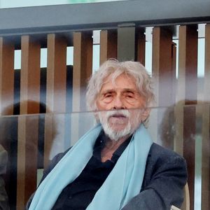 Pierre Richard réalise un film, "L'Homme qui a vu l'ours qui a vu l'homme", tourné dans ses terres audoises.

Pierre Richard en tribunes lors des Internationaux de France de Tennis de Roland Garros 2025, à Paris, France, le 6 juin 2025. © Jacovides-Moreau/Bestimage