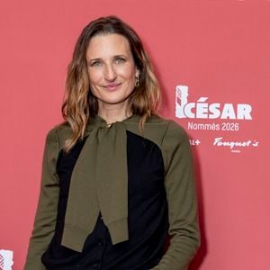 Sa famille recomposée a posé ses valises dans le très chic quartier de Chelsea.

Camille Cottin - Photocall du dîner des nommés aux César 2026 au Fouquet's Paris le 9 février 2026.

© Olivier Borde / Bestimage