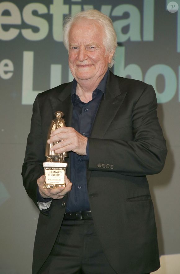 André Dussolier, mise à l'honneur coup de coeur du festival. - Photocall de la soirée de clôture et remise des prix de la 24ème édition du festival de Luchon au casino de Luchon le 12 février 2022.

© Christophe Aubert via Bestimage