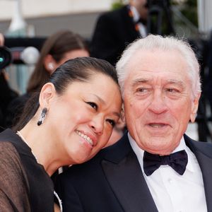 Tiffany Chen et son compagnon Robert de Niro - Montée des marches du film « Partir un jour » pour la cérémonie d’ouverture du 78ème Festival International du Film de Cannes, au Palais des Festivals à Cannes. Le 13 mai 2025
© Jacovides-Moreau / Bestimage