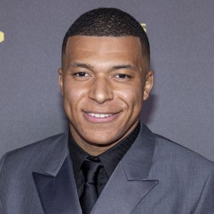 Kylian Mbappé - Photocall de la 67ème cérémonie du Ballon d’Or au Théâtre du Chatelet à Paris. © Cyril Moreau/Bestimage