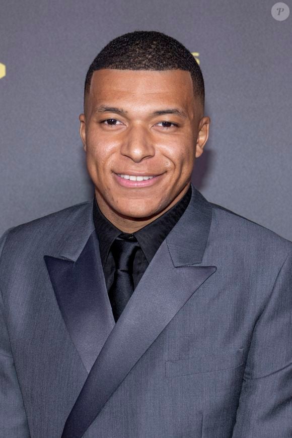 Kylian Mbappé - Photocall de la 67ème cérémonie du Ballon d’Or au Théâtre du Chatelet à Paris. © Cyril Moreau/Bestimage