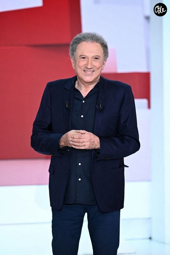 Exclusif - Michel Drucker - Enregistrement de l'émission "Vivement Dimanche" au Studio Gabriel, présentée par M.Drucker, et diffusée sur France 3, de 13h30 à 15h, le 28 août © Guillaume Gaffiot / Bestimage