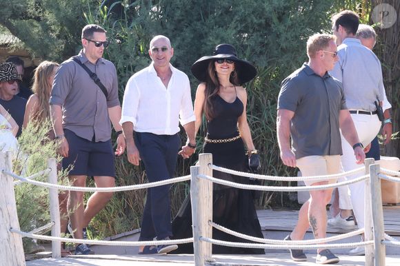 Jeff Bezos et sa femme Lauren Sanchez au Club 55 sur la plage de Pampelonne à Saint-Tropez (Ramatuelle), Côte d'Azur, France, le 22 juillet 2025. © Bestimage