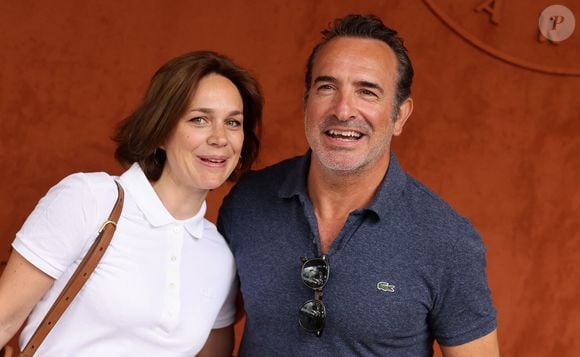 Jean Dujardin et sa femme Nathalie Péchalat au village lors des Internationaux de France de tennis de Roland Garros 2023, à Paris, France, le 11 juin 2023. 

© Jacovides-Moreau/Bestimage