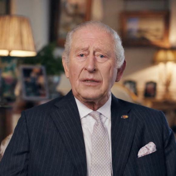 Le roi Charles III d'Angleterre a parlé pour la première fois en public du diagnostic de son cancer le 13 décembre 2025. Photo fournie par Ferrari - Chanel 4 - JLPPA / Bestimage