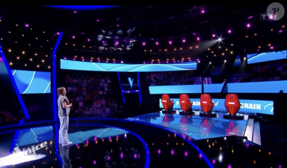 "Ils m'ont enlevé la mâchoire, les os de la mâchoire et à la place, ils m'ont mis mon grand dorsal que j'ai dans le dos dans le visage, et mes côtes. J'avais neuf ans", a-t-elle confié.

Charlotte dans "The Voice Kids" 30 août 2025 TF1