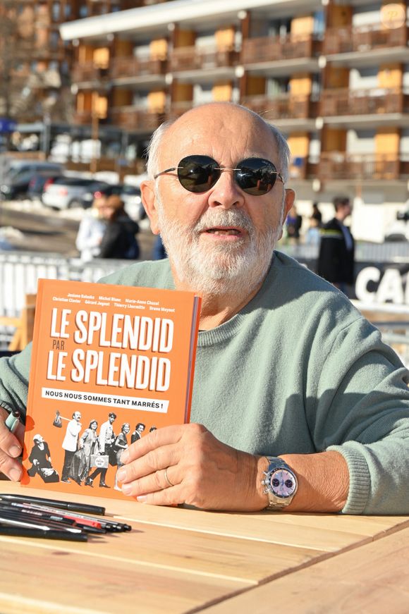 Gérard Jugnot lors de la séance de dédicace organisée pour le lancement du livre 'Le Splendid par le Splendid, Nous nous sommes tant marrés !' lors du 28ème Festival du film de comédie de l'Alpe d'Huez, France, le 14 janvier 2025. Photo par Mireille Ampilhac/ABACAPRESS.COM