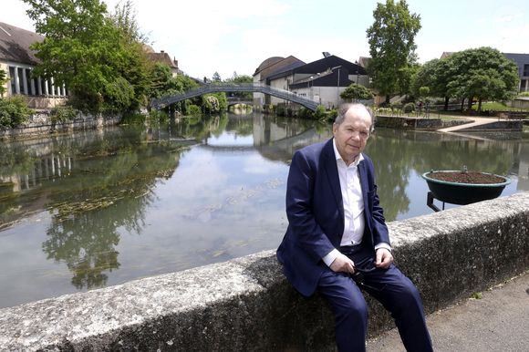 Par ailleurs, il envisage d'en dire plus sur le sujet.

Exclusif - Philippe Bilger - Les écrivains de la 37ème édition du salon du livre de Cosne-Cours-sur-Loire le 1er juin 2025.

© Cédric Perrin / Bestimage