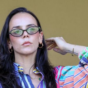 L'un des modèles de la nouvelle collection reprend le célèbre maillot à rayures noires et blanches porté par la princesse à l'époque.

Pauline Ducruet lors du match de football caritatif au stade Louis II de Monaco opposant les Barbagiuans aux pilotes de l'équipe Nazionale Piloti dans le cadre de la "Racing Stars Football Cup" le 3 juin 2026.

© Albuquerque/Bestimage