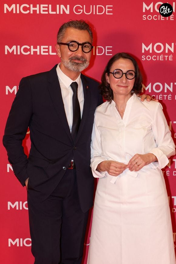 Avec leur nouveau projet parisien, le couple entend proposer une véritable expérience autour de la gastronomie.

Etoiles Michelin 2026 - La cheffe Anne-Sophie Pic et son mari David Sinapian à l'Hôtel de Paris Monte-Carlo, lors du Dîner des Chefs à la veille de la Cérémonie des remises des Etoiles Michelin à Monaco, le 15 mars 2026. © Jean Marc Lhomer/Bestimage