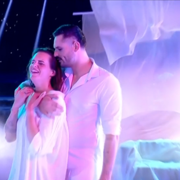 Son frère Florent Manaudou est venu lui faire une surprise sur le parquet lors d’un prime.

Florent Manaudou a surpris sa grande soeur Laure Manaudou dans "Danse avec les stars" - capture d'écran TF1
