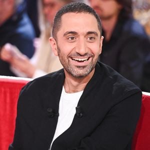 Le médecin et chroniqueur a couru les 10 km de l’UNICEF au Bois de Boulogne à Paris.

Exclusif - Jimmy Mohamed - Enregistrement de l'émission Vivement dimanche au studio Rive Gauche, présentée par M.Drucker, diffusée le 07 septembre 2025 sur France 3.  © Guillaume Gaffiot / Bestimage