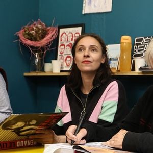 Exclusif - Le chanteur Renaud (Séchan) en dédicace à l'occasion de la sortie de "Renaud le livre" signé Erwan L'Eléouet et préfacé par sa fille Lolita Séchan, à la Libraire bordelaise Les 400 Coups de P.Poutou à Bordeaux, France, le 28 mars 2026. © Fabien Cottereau/Bestimage