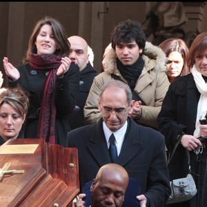 Giulia Salvatori (fille d'Annie Girardot) et ses enfants Lola Vogel et Renato Salvatori - Obsèques de Annie Girardot en l'église Saint Roch à Paris le 4 mars 2011. DOMINIQUE JACOVIDES / BESTIMAGE