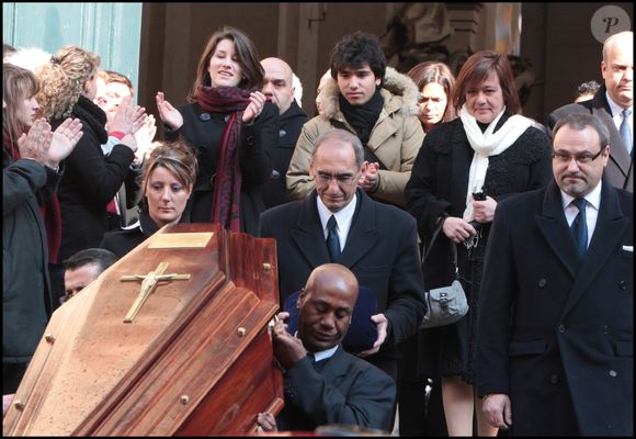 Giulia Salvatori (fille d'Annie Girardot) et ses enfants Lola Vogel et Renato Salvatori - Obsèques de Annie Girardot en l'église Saint Roch à Paris le 4 mars 2011. DOMINIQUE JACOVIDES / BESTIMAGE