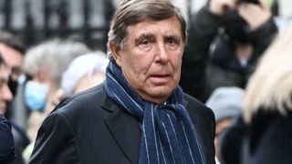 Jean-Pierre Foucault donne l'identité de cet homme des médias à qui il en veut